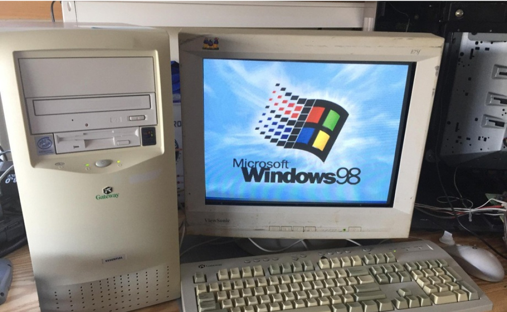 Windows 98 operatsion tizimiga ega qadimiy kompyuterda zamonaviy neyron tarmoq ishga tushirildi